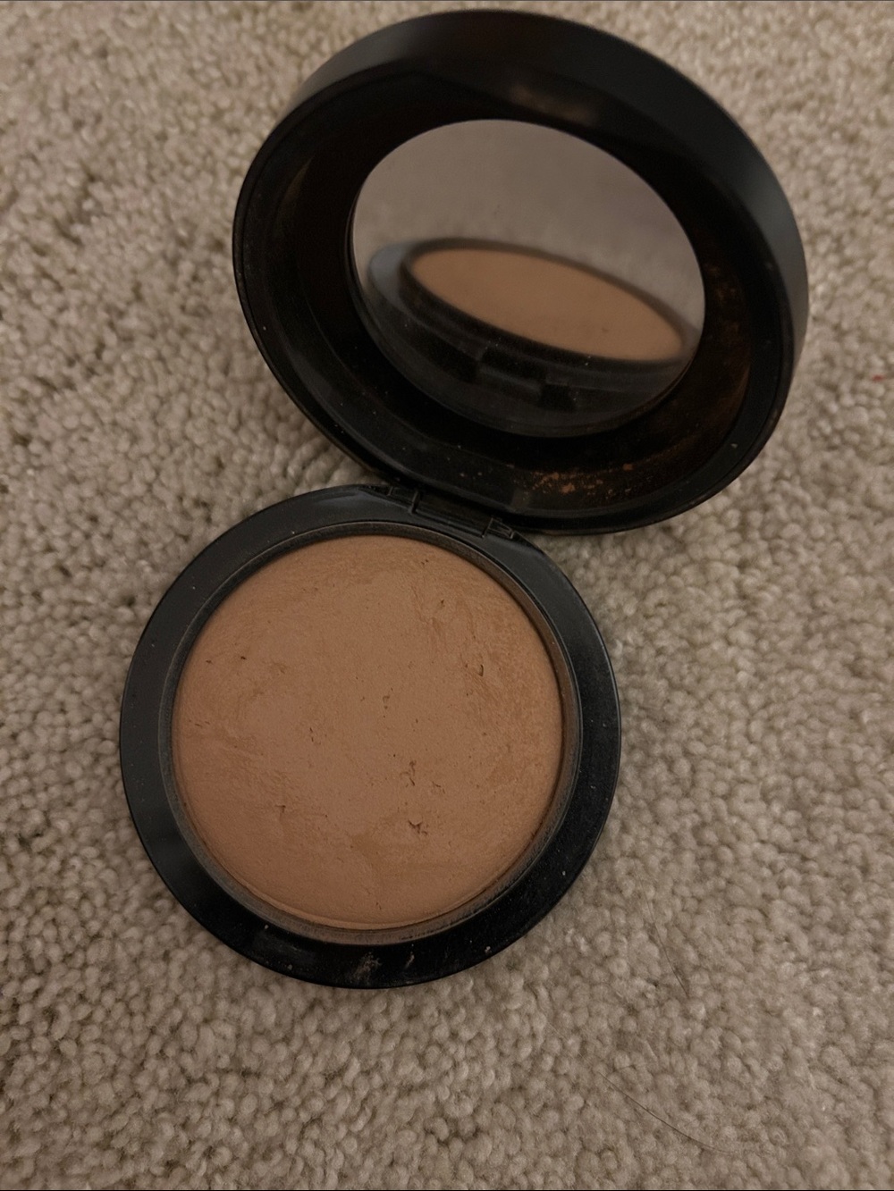MAC Cosmetics Matte Black Compact Powder Case - Picture 3 of 3